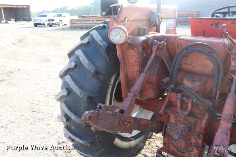 image for item ED9518 International 674 tractor
