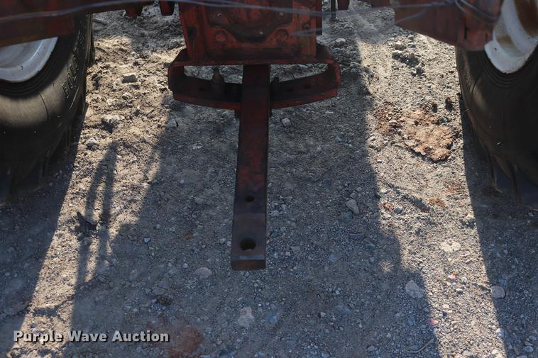 image for item ED9518 International 674 tractor