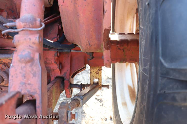 image for item ED9518 International 674 tractor