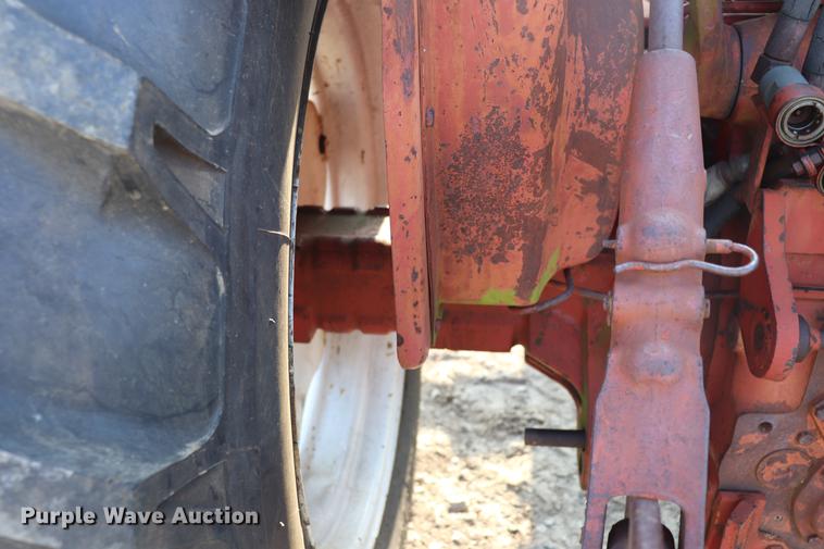 image for item ED9518 International 674 tractor