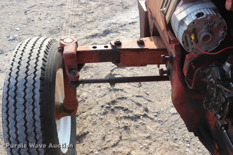 image for item ED9518 International 674 tractor