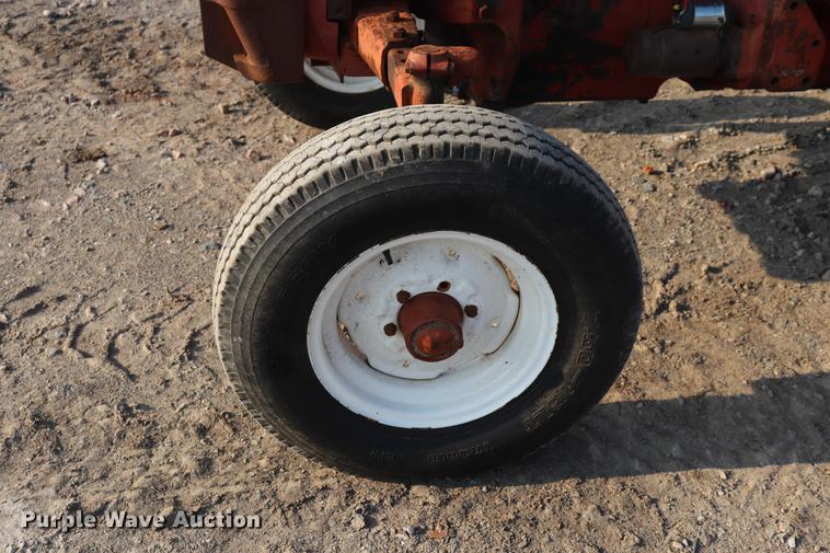 image for item ED9518 International 674 tractor