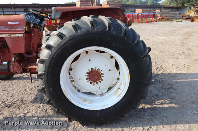 image for item ED9518 International 674 tractor