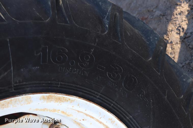 image for item ED9518 International 674 tractor