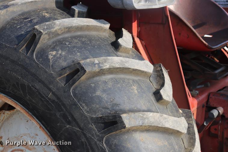 image for item ED9518 International 674 tractor