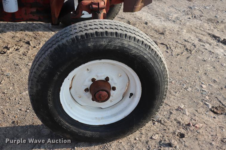 image for item ED9518 International 674 tractor