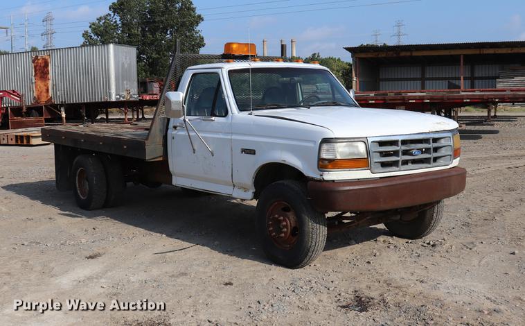 image for item ED9520 1996 Ford F450 Super Duty flatbed truck