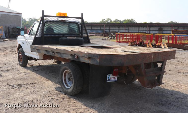 image for item ED9520 1996 Ford F450 Super Duty flatbed truck