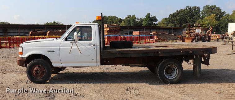 image for item ED9520 1996 Ford F450 Super Duty flatbed truck