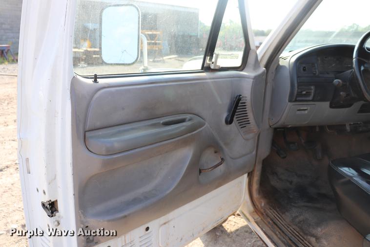 image for item ED9520 1996 Ford F450 Super Duty flatbed truck