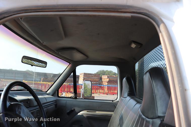 image for item ED9520 1996 Ford F450 Super Duty flatbed truck