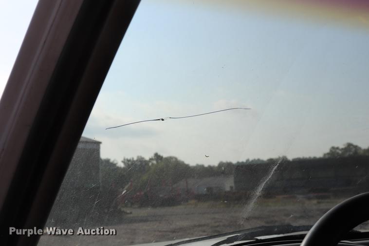 image for item ED9520 1996 Ford F450 Super Duty flatbed truck