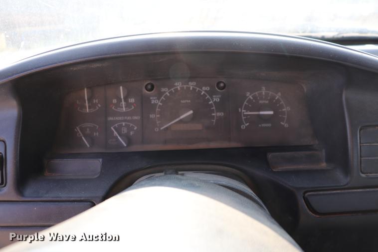 image for item ED9520 1996 Ford F450 Super Duty flatbed truck