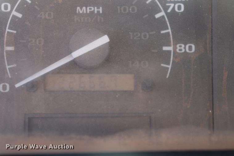 image for item ED9520 1996 Ford F450 Super Duty flatbed truck