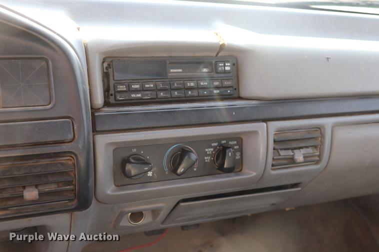 image for item ED9520 1996 Ford F450 Super Duty flatbed truck