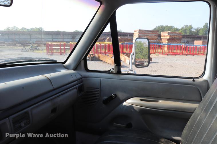 image for item ED9520 1996 Ford F450 Super Duty flatbed truck