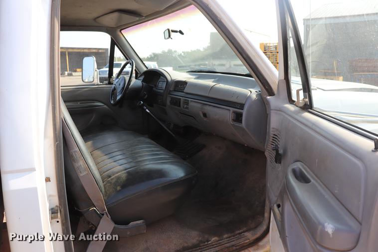 image for item ED9520 1996 Ford F450 Super Duty flatbed truck