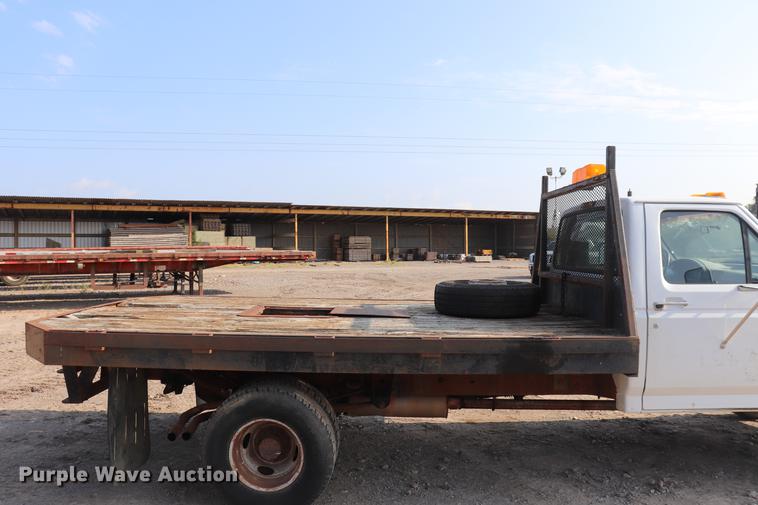 image for item ED9520 1996 Ford F450 Super Duty flatbed truck