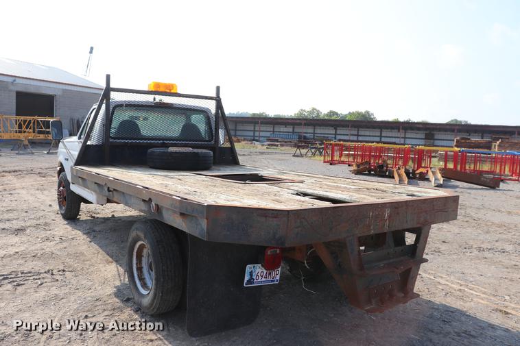 image for item ED9520 1996 Ford F450 Super Duty flatbed truck