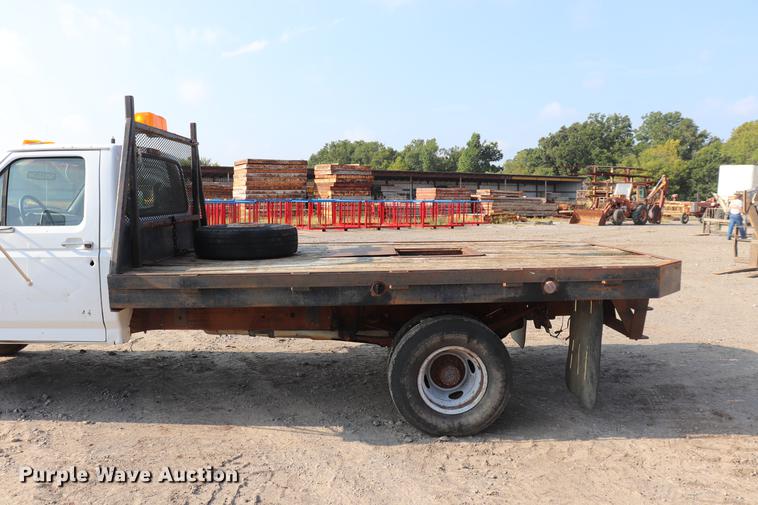 image for item ED9520 1996 Ford F450 Super Duty flatbed truck