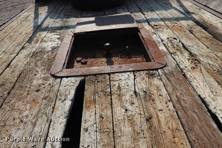 image for item ED9520 1996 Ford F450 Super Duty flatbed truck