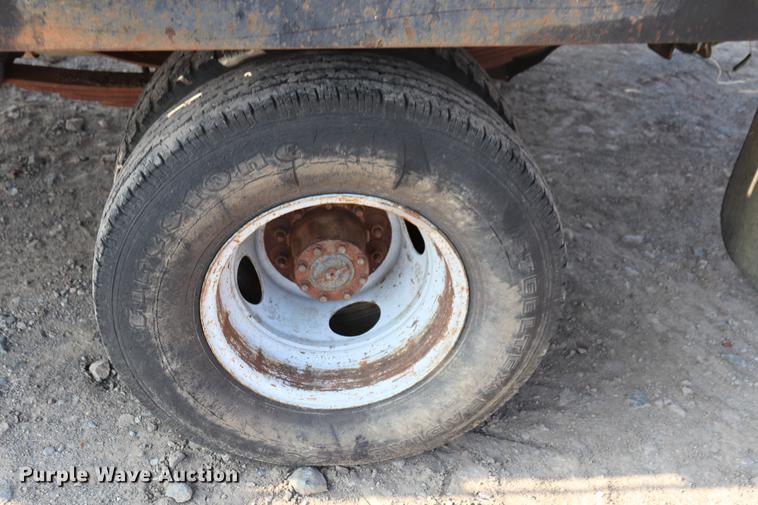 image for item ED9520 1996 Ford F450 Super Duty flatbed truck