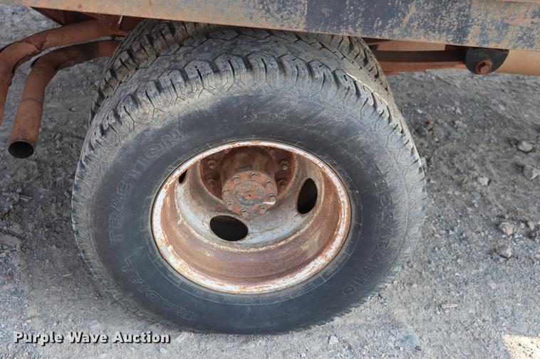 image for item ED9520 1996 Ford F450 Super Duty flatbed truck