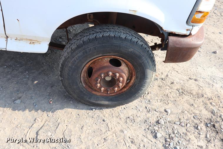 image for item ED9520 1996 Ford F450 Super Duty flatbed truck