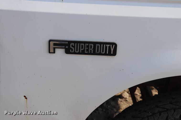 image for item ED9520 1996 Ford F450 Super Duty flatbed truck