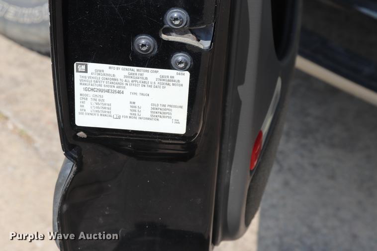 image for item ED9536 2004 Chevrolet Silverado 2500HD Ext. Cab pickup truck