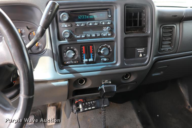 image for item ED9536 2004 Chevrolet Silverado 2500HD Ext. Cab pickup truck