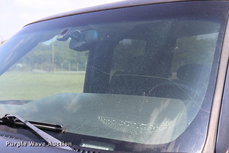 image for item ED9536 2004 Chevrolet Silverado 2500HD Ext. Cab pickup truck