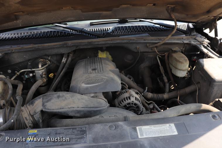 image for item ED9536 2004 Chevrolet Silverado 2500HD Ext. Cab pickup truck