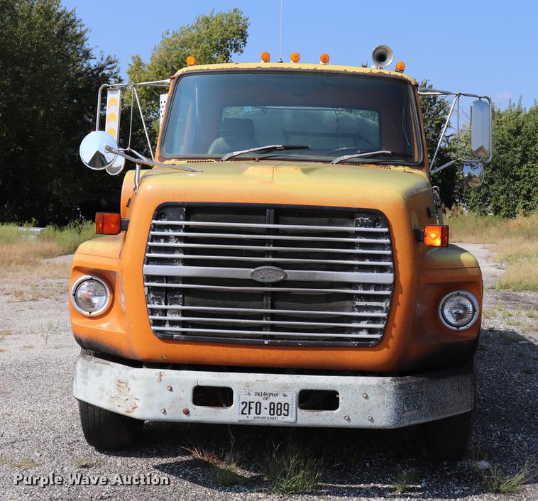 image for item ED9538 1988 Ford L9000 oil distributor truck