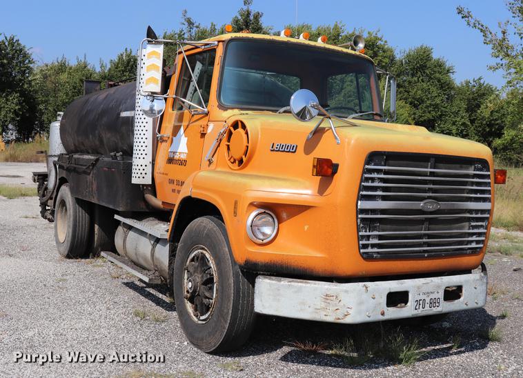 image for item ED9538 1988 Ford L9000 oil distributor truck