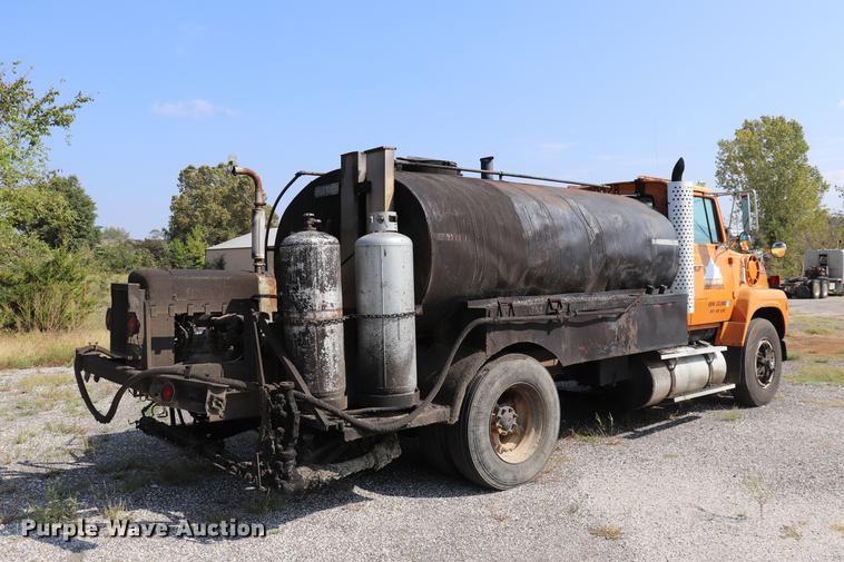 image for item ED9538 1988 Ford L9000 oil distributor truck