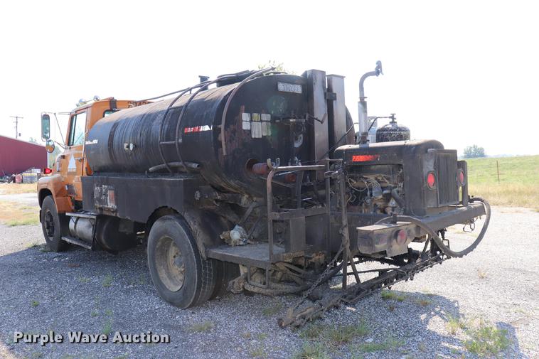 image for item ED9538 1988 Ford L9000 oil distributor truck