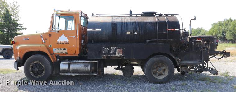 image for item ED9538 1988 Ford L9000 oil distributor truck