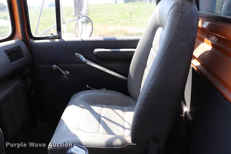 image for item ED9538 1988 Ford L9000 oil distributor truck