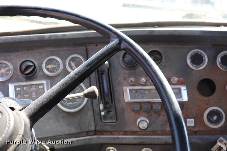 image for item ED9538 1988 Ford L9000 oil distributor truck