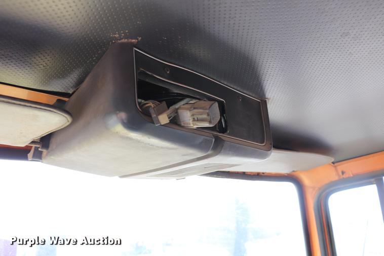 image for item ED9538 1988 Ford L9000 oil distributor truck