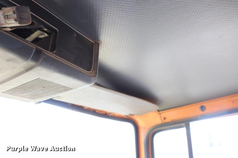 image for item ED9538 1988 Ford L9000 oil distributor truck