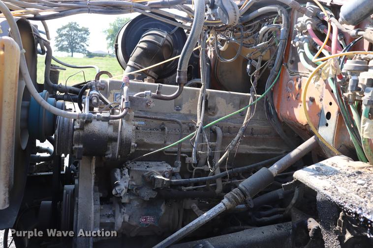 image for item ED9538 1988 Ford L9000 oil distributor truck