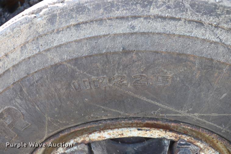 image for item ED9538 1988 Ford L9000 oil distributor truck