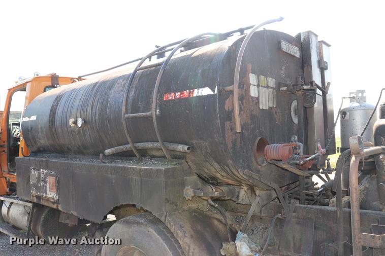 image for item ED9538 1988 Ford L9000 oil distributor truck