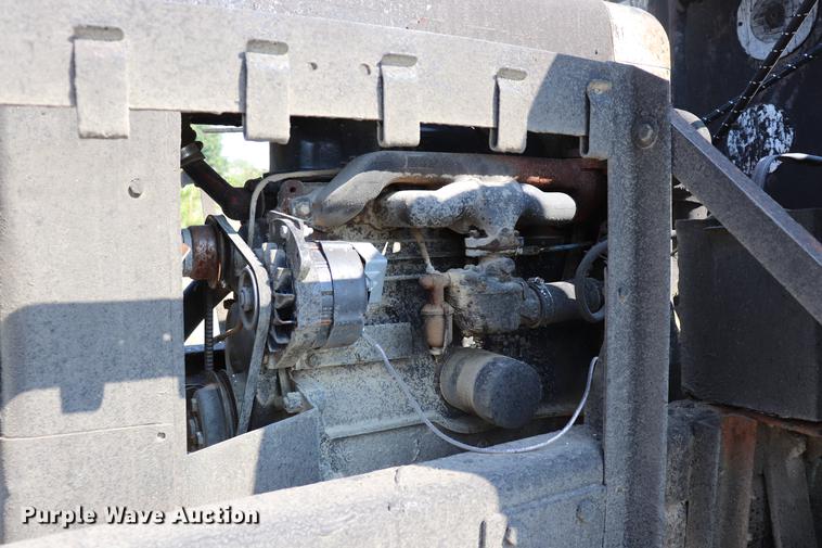 image for item ED9538 1988 Ford L9000 oil distributor truck