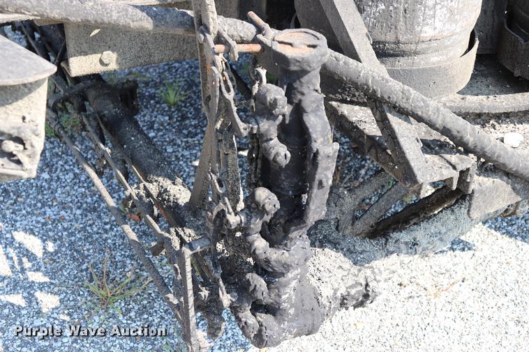 image for item ED9538 1988 Ford L9000 oil distributor truck