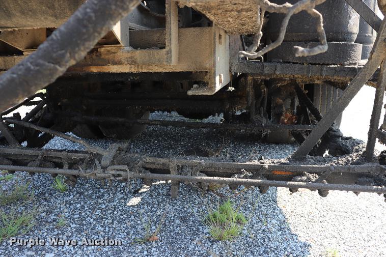 image for item ED9538 1988 Ford L9000 oil distributor truck