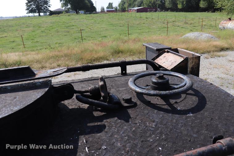 image for item ED9538 1988 Ford L9000 oil distributor truck