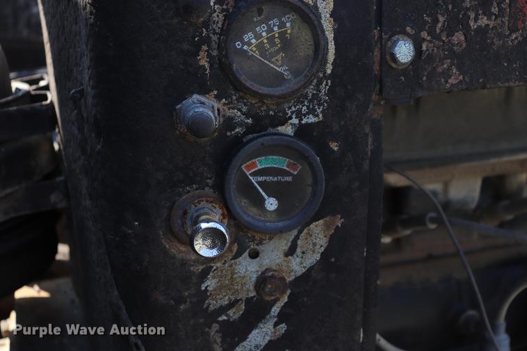 image for item ED9538 1988 Ford L9000 oil distributor truck